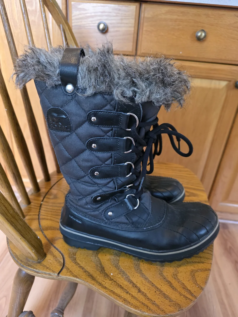 Sorel Tofino Size 8 Black Winter Boots with Fur Cuff